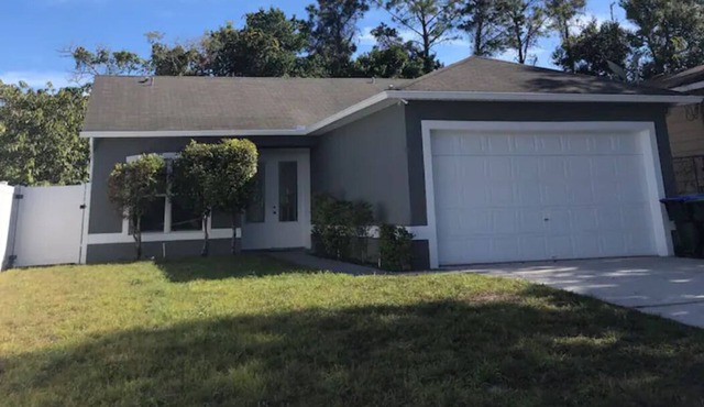 Orlando 4 BR Home Centrally Located on Dead End St