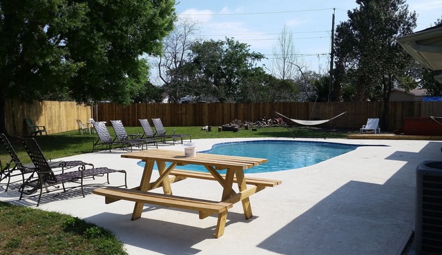 ORLANDO BUDGET FRIENDLY HOUSE/PRIVATE POOL/SLEEPS UP TO 12/CLOSE TO EVERYTHING