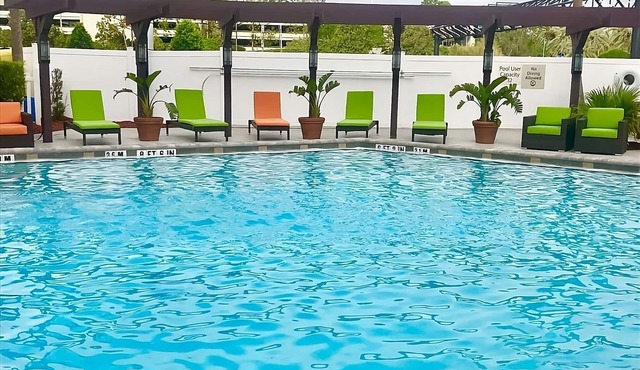 Orlando Dream Vacation! 2 Convenient Rooms, On-site Pool, Shuttle Service