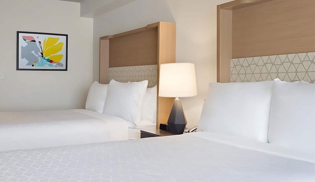 Orlando Dream Vacation! On-site Pool, Close to Universal Studios Orlando!