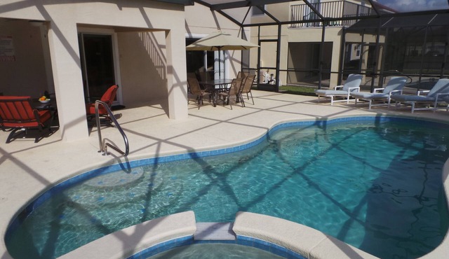 Orlando Florida Luxury Villa, Oversized Pool, Hot Tub with Lake Views, Gamesroom
