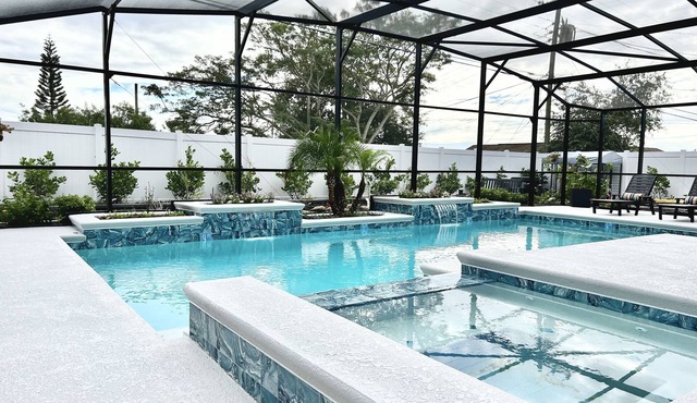 Orlando Vacation Rental Heated Pool & Spa 5 BR 3 BA Near Space, Nature, Disney
