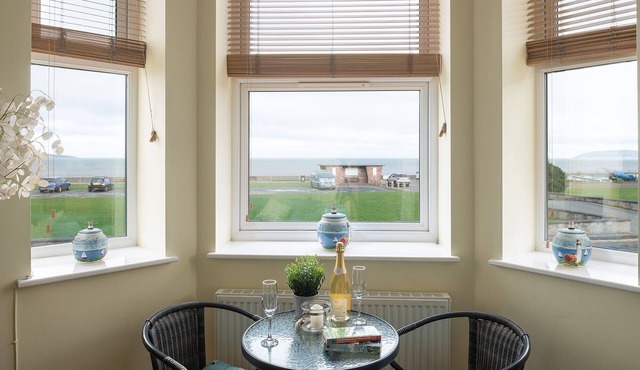 Orme View - Two Bedroom Cottage, Sleeps 4
