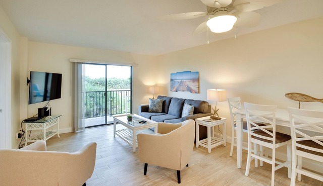 Ormond Beach Condo w/Pool Access: Steps to Coast!