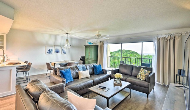 Ormond Beach Condo w/Balcony + Pool Access!