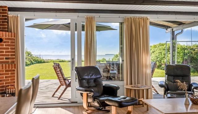 "Ørn" - 5m from the sea by Interhome