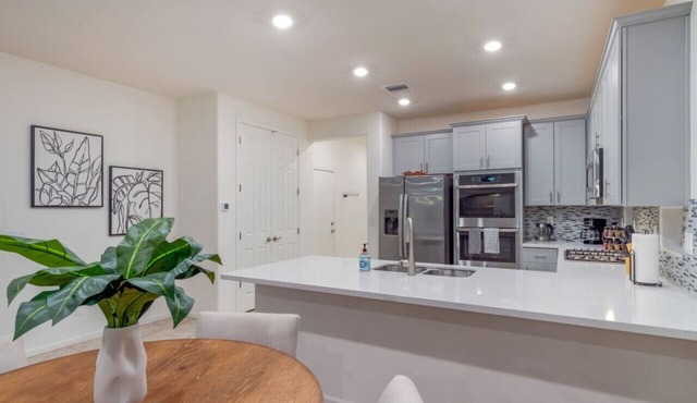 Oro Valley/Garage/2 BR 2BA/Office/Fenced