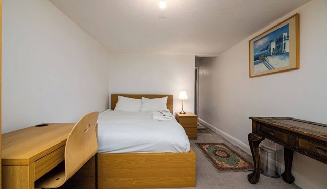 Orpington Gardens N18W