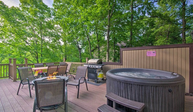 Osage Beach Home w/Private Hot Tub: Near Lake!