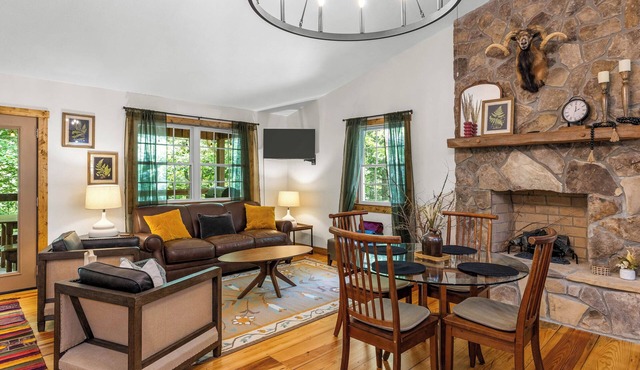 Oscar's Hideout - Sweet Hidden Gem Close to Downtown Clayton