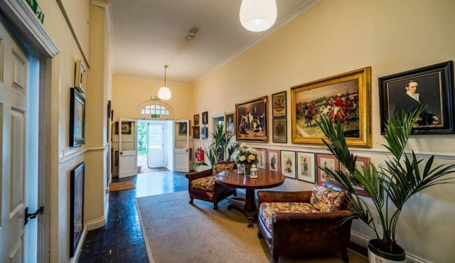 Osea Island: Graceful Cottage