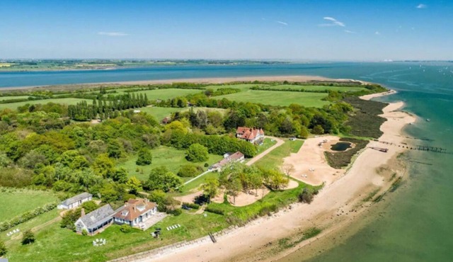 Osea Island: Serene Cottage