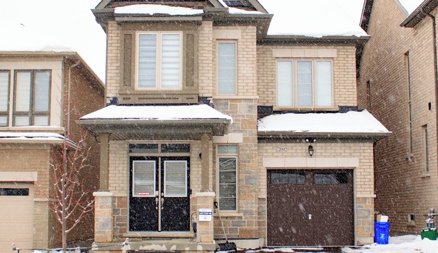 Oshawa Two Bedroom Private Suite - New, Clean & Comfortable