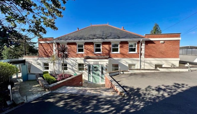 Osmund House, Salisbury Sleeps up to 19