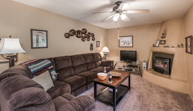 Oso Blanco | Pet Friendly, Wood Fireplace, Patio!