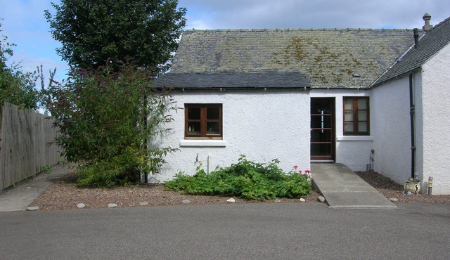 Osprey Cottage - situated in a convenient but peaceful location
