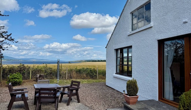 Osprey Cottage - stunning views in a peaceful but convenient location