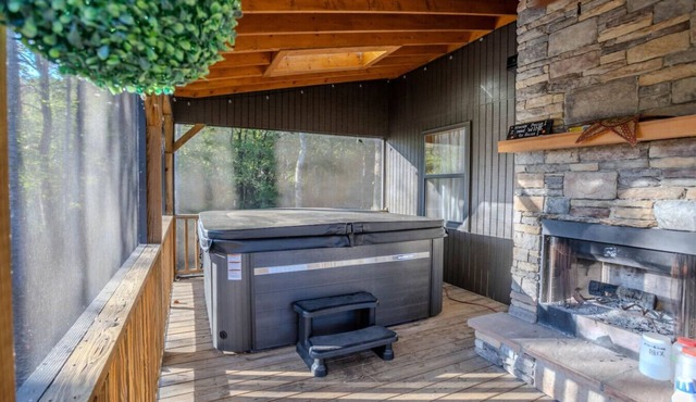 Osprey: Family Cabin, Hot Tub, Game Room, Theater