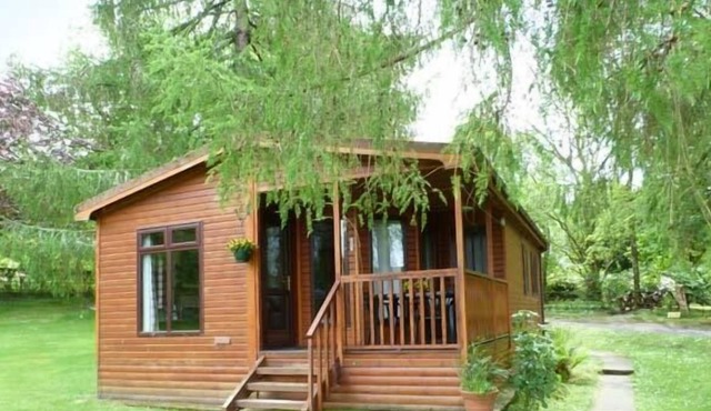 OSPREY LODGE, pet friendly, with a garden in Dalmally