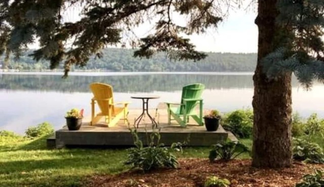 Osprey Nest Lakefront -sleeps 12, close to village