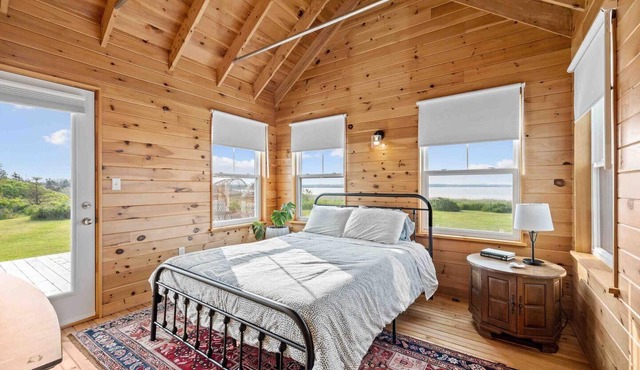 Osprey’s Landing: Premier PEI Oceanfront Home with Private Beach & Kayak