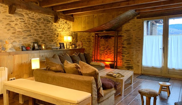 OSSEJA III - Two Bedroom Apartment, Sleeps 5