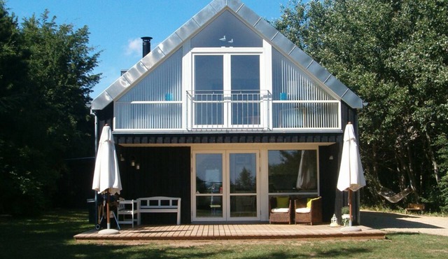 Øster Assels. 135m2 lovely 2-plan holiday house. Just 300m. to the beach.