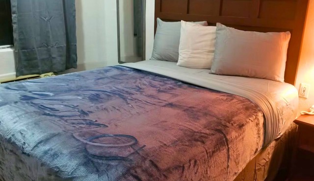 OSU 117 Queen Bed Hotel