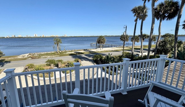 Otium Villa - Waterfront, intercoastal villa with a Spa-like feel.