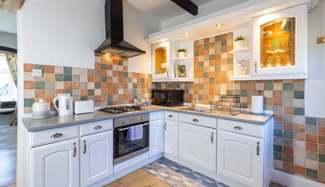 Otley Cottage with Free Parking!