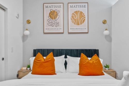 OTR King Bed Free On Site Parking Gym Pool Club Room