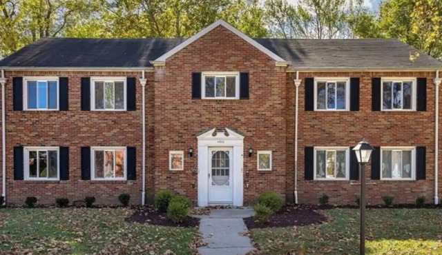 Ottawa Hills Hillandale House Cozy Condo in the charming village w/WiFi, AC