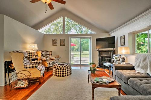 Ottawa Lake Home with BBQ and Patio, 15 Mi to Toledo