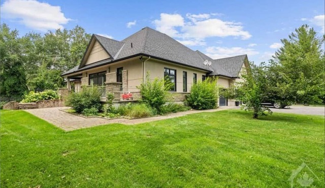 Ottawa's Finest: Mansion in a quiet neighbourhood!