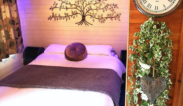 Otter 2 HOT TUB-HuntersMoon- Warminster-Wiltshire-Bristol