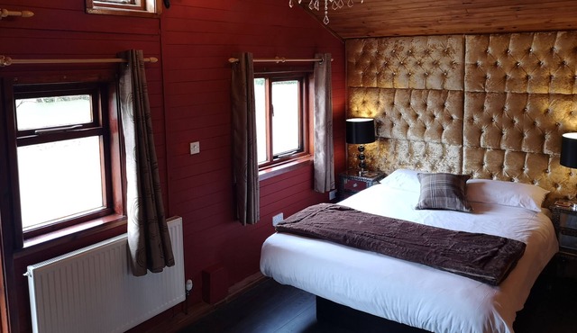 Otter 3 (Hot Tub) HuntersMoon-Warminster-Bath-Salisbury