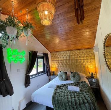 Otter 3 HuntersMoon-Warminster-Bath-Salisbury