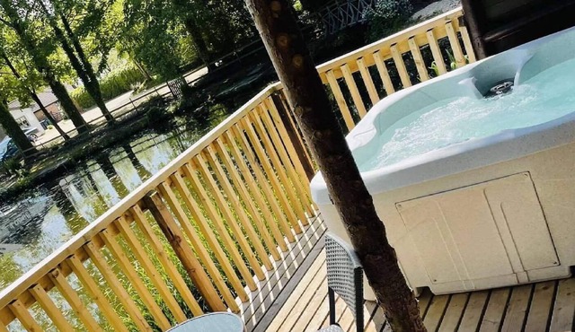 Otter 4 Hot Tub - HuntersMoon-Warminster-Bath-Salisbury