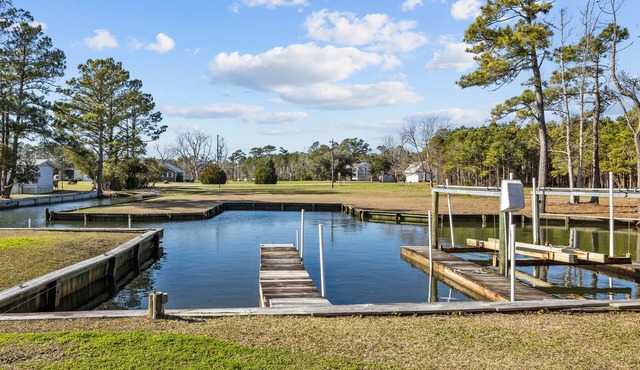 Otter Banks Retreat- Sound Front Home in Beaufort, NC