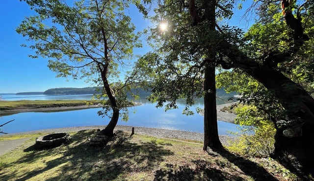 Otter Haven - Peaceful, Tranquil & Private Beachfront Getaway on Harstine Island