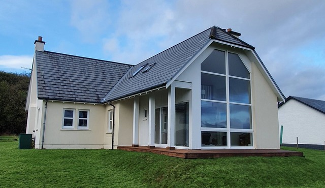 Otter House - coastal location with open sea views