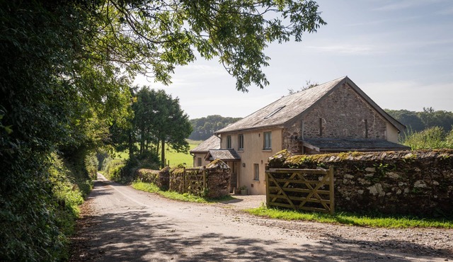 Otter's Cottage - a cottage that sleeps 10 guests in 5 bedrooms