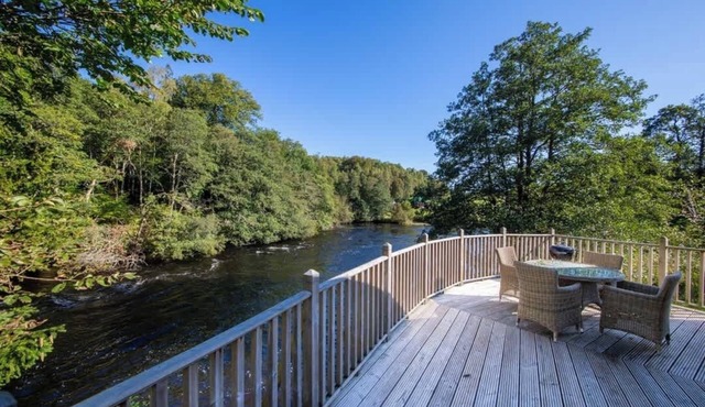 Otter’s Holt- Circular Riverside Retreat + Hot Tub