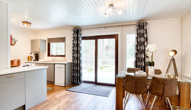 Otter - sleeps 4 guests in 2 bedrooms