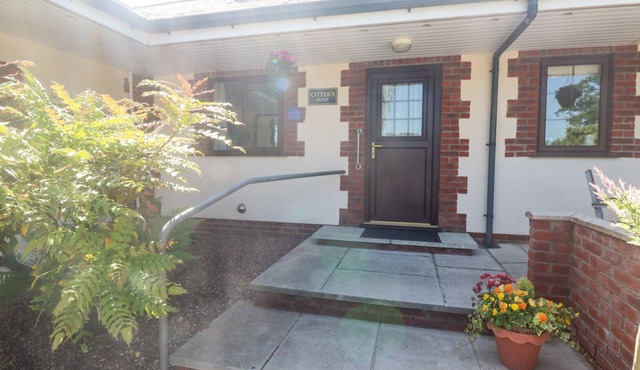 OTTERS HOLT, pet friendly, with a garden in South Molton