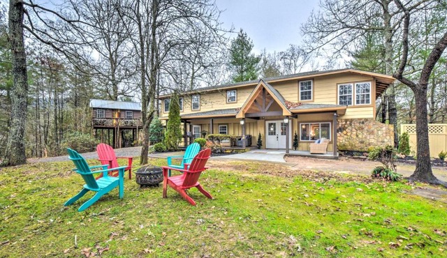 Otto Home with Fire Pit, Tree House and Hot Tub!