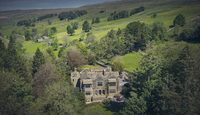 Oughtershaw Hall - a large propertie that sleeps 16 guests in 8 bedrooms