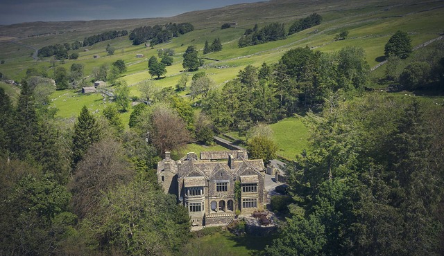 OUGHTERSHAW HALL, pet friendly, luxury holiday cottage in Hawes