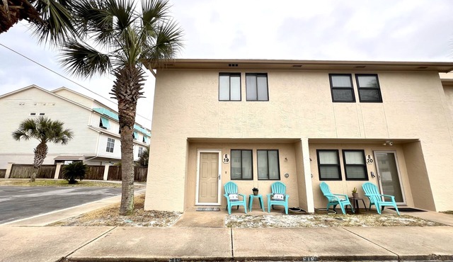 Our Beach Home/Gulf Front complex/Heated Pool in pool season/Private beach