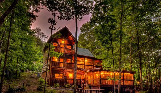 Our Blue Heaven- Private, yet convenient | Hot tub |Screened Porch